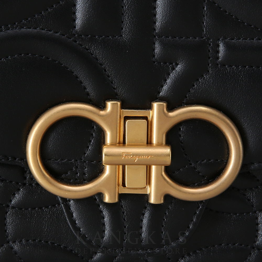 FERRAGAMO(USED)페레가모 21H153 간치니 퀼팅 플랩백